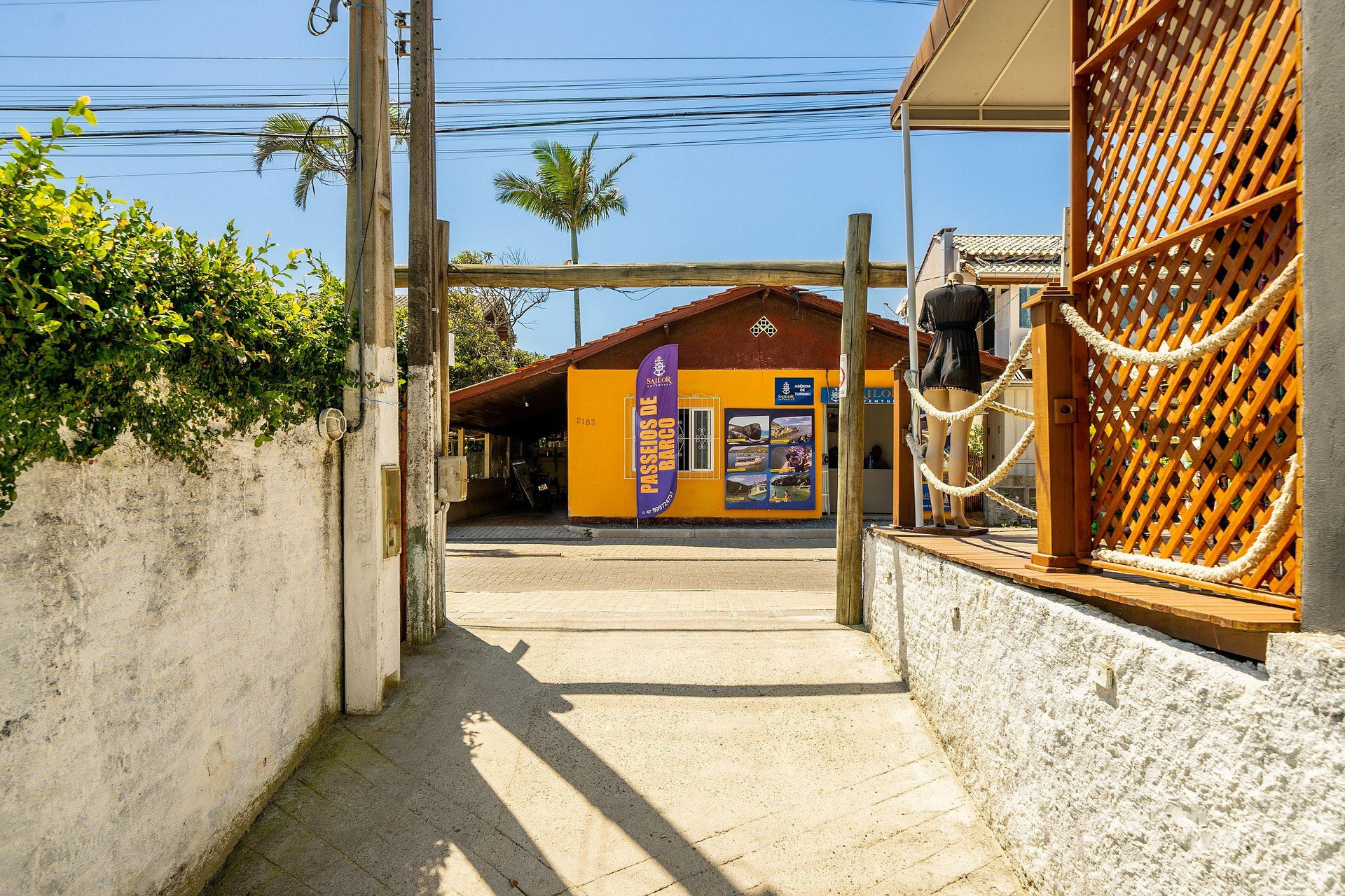 image-housing-carousel