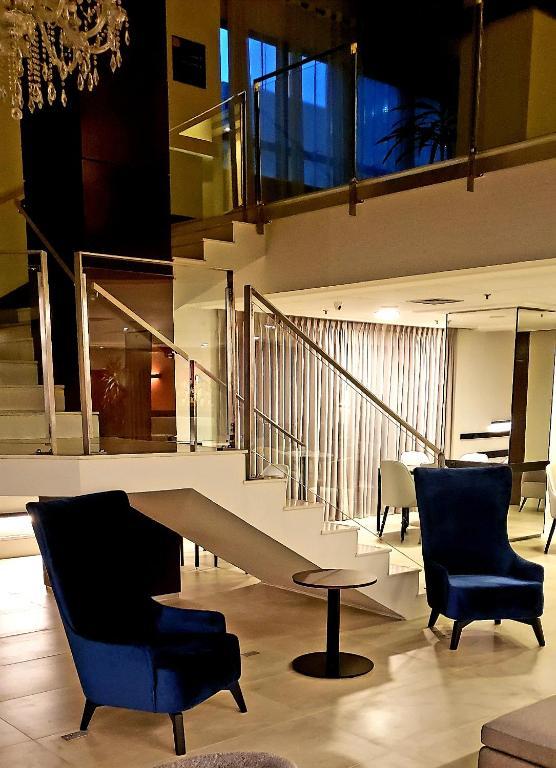 image-housing-carousel