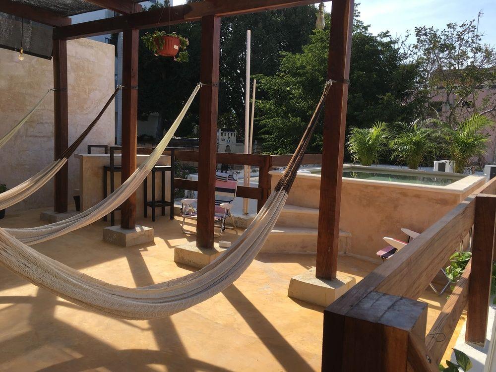 image-housing-carousel