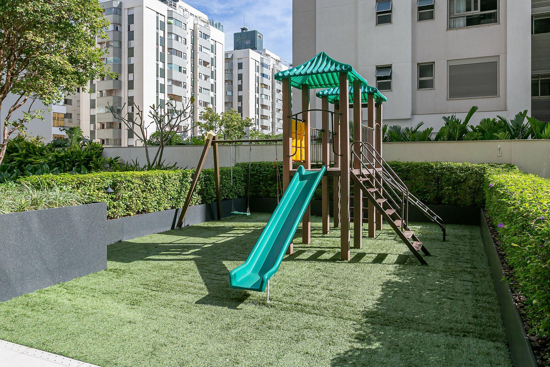 image-housing-carousel