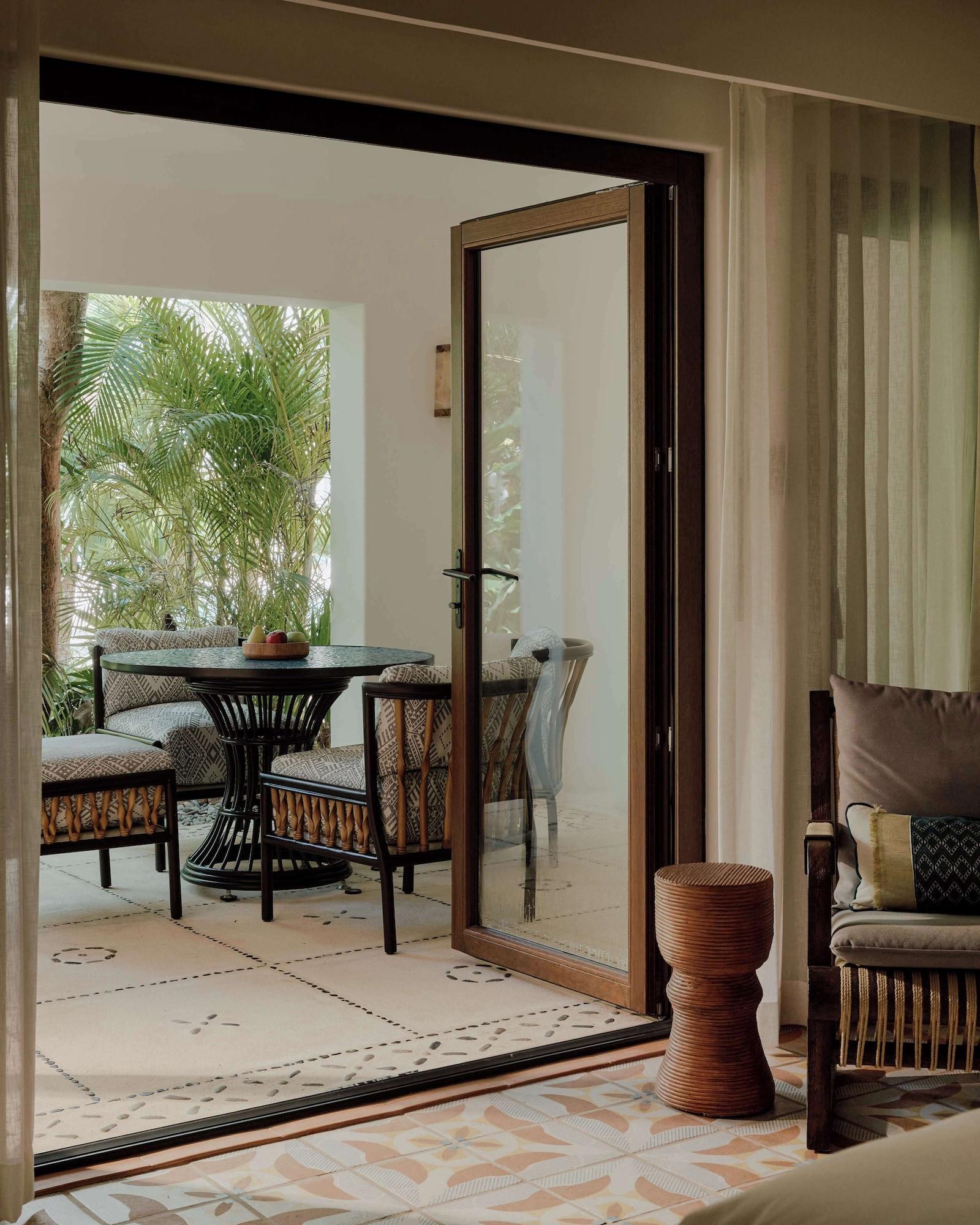 Suite, vista al jardín (Master)