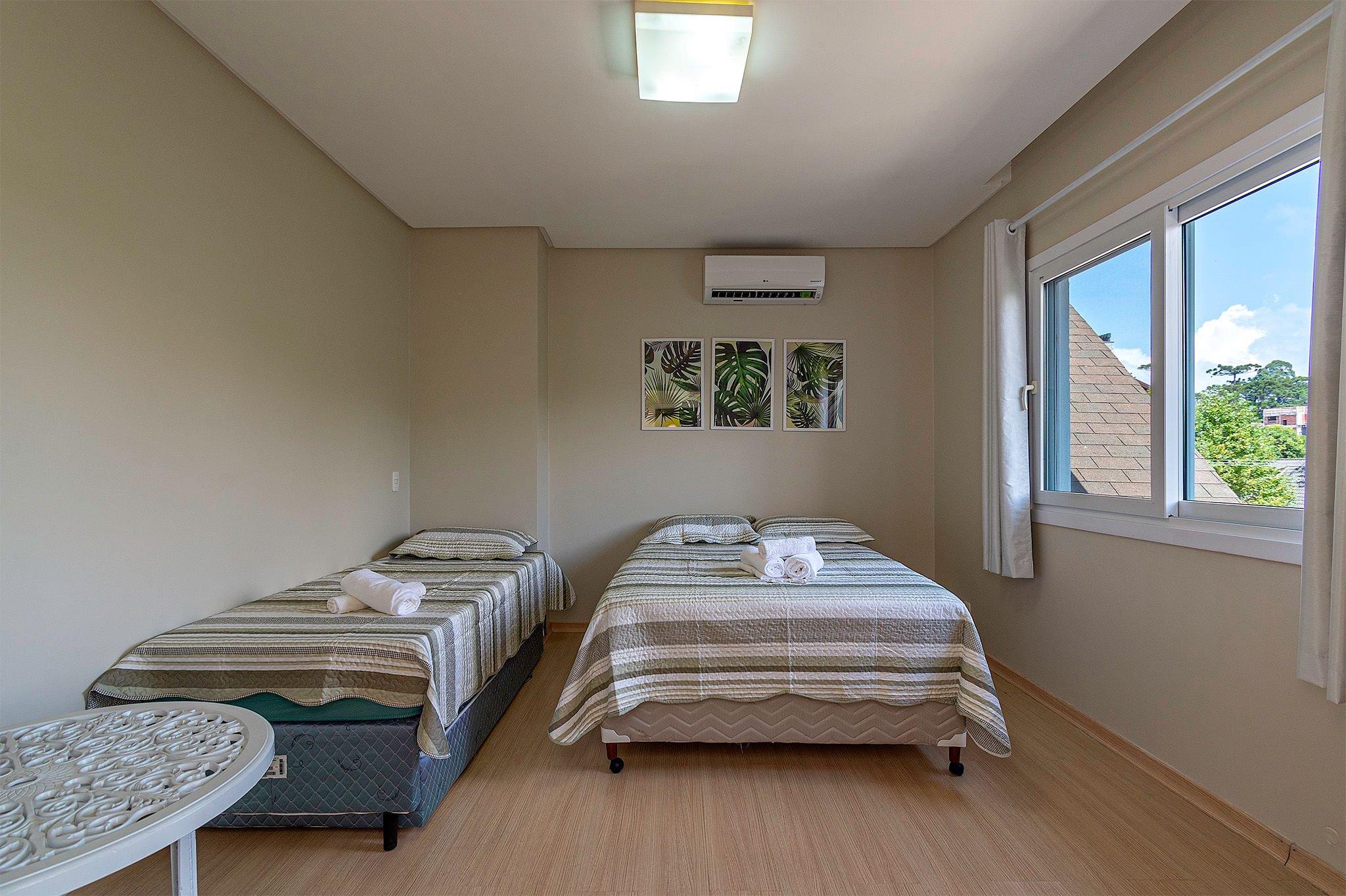 image-housing-carousel
