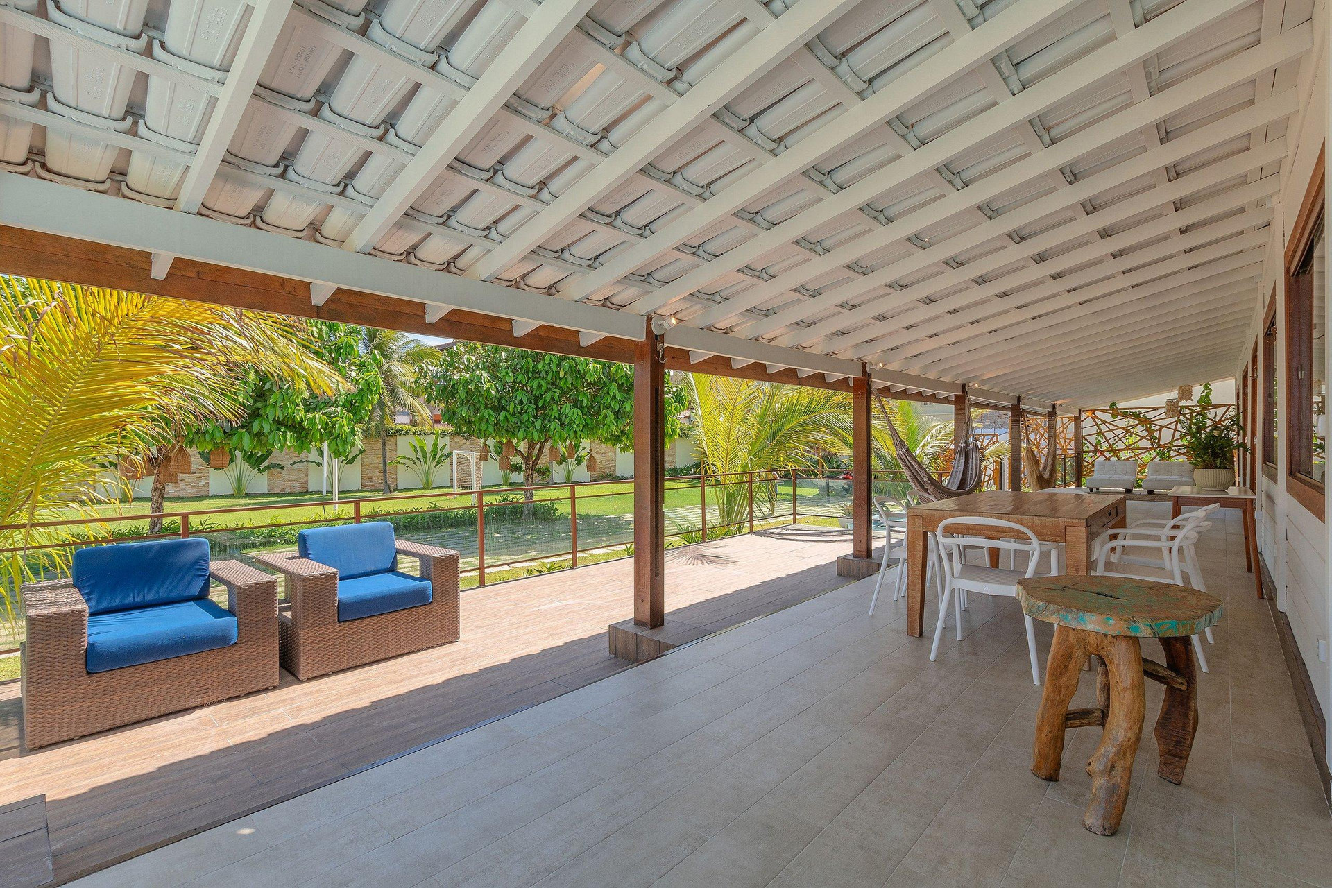 image-housing-carousel