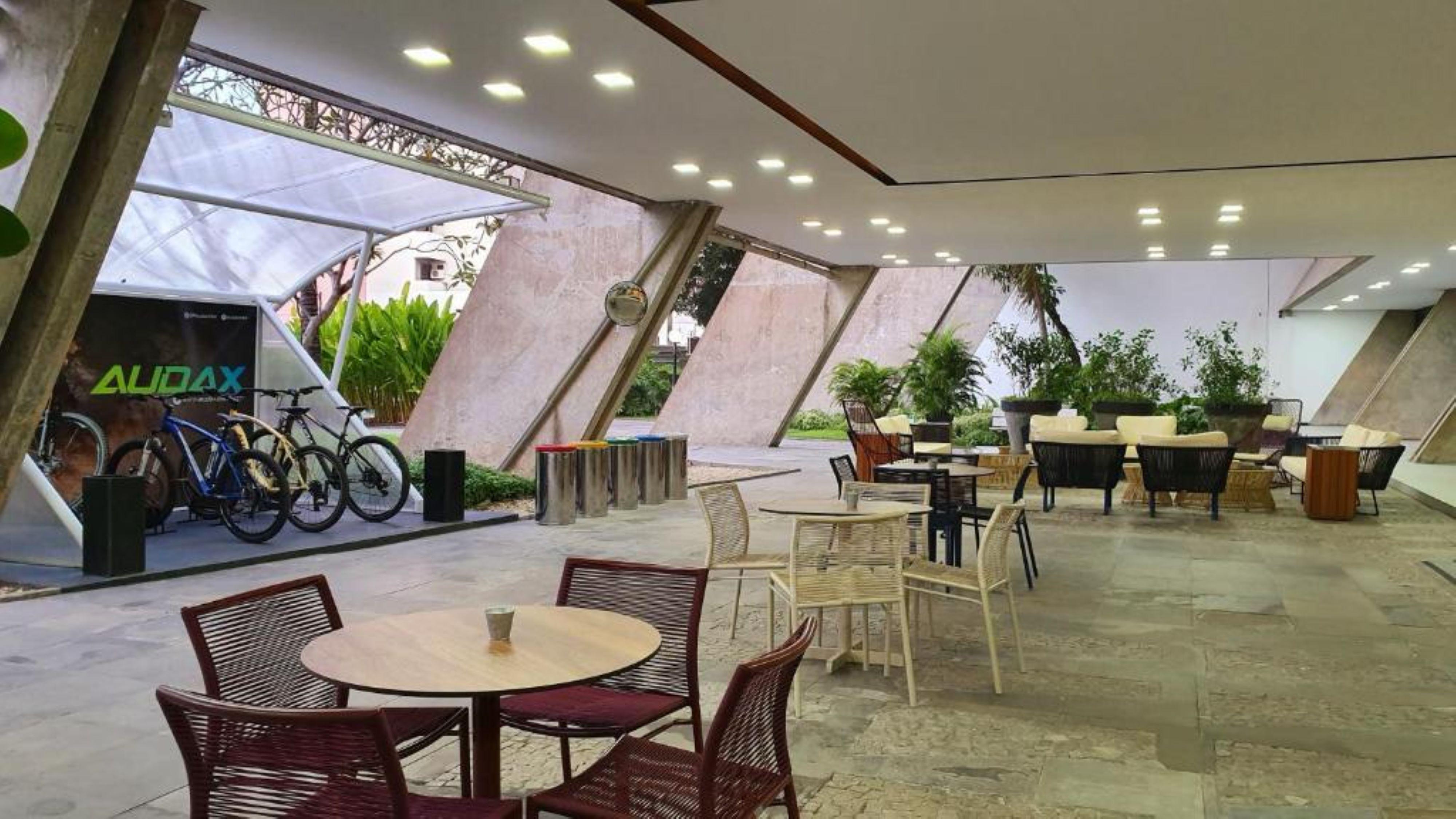 image-housing-carousel