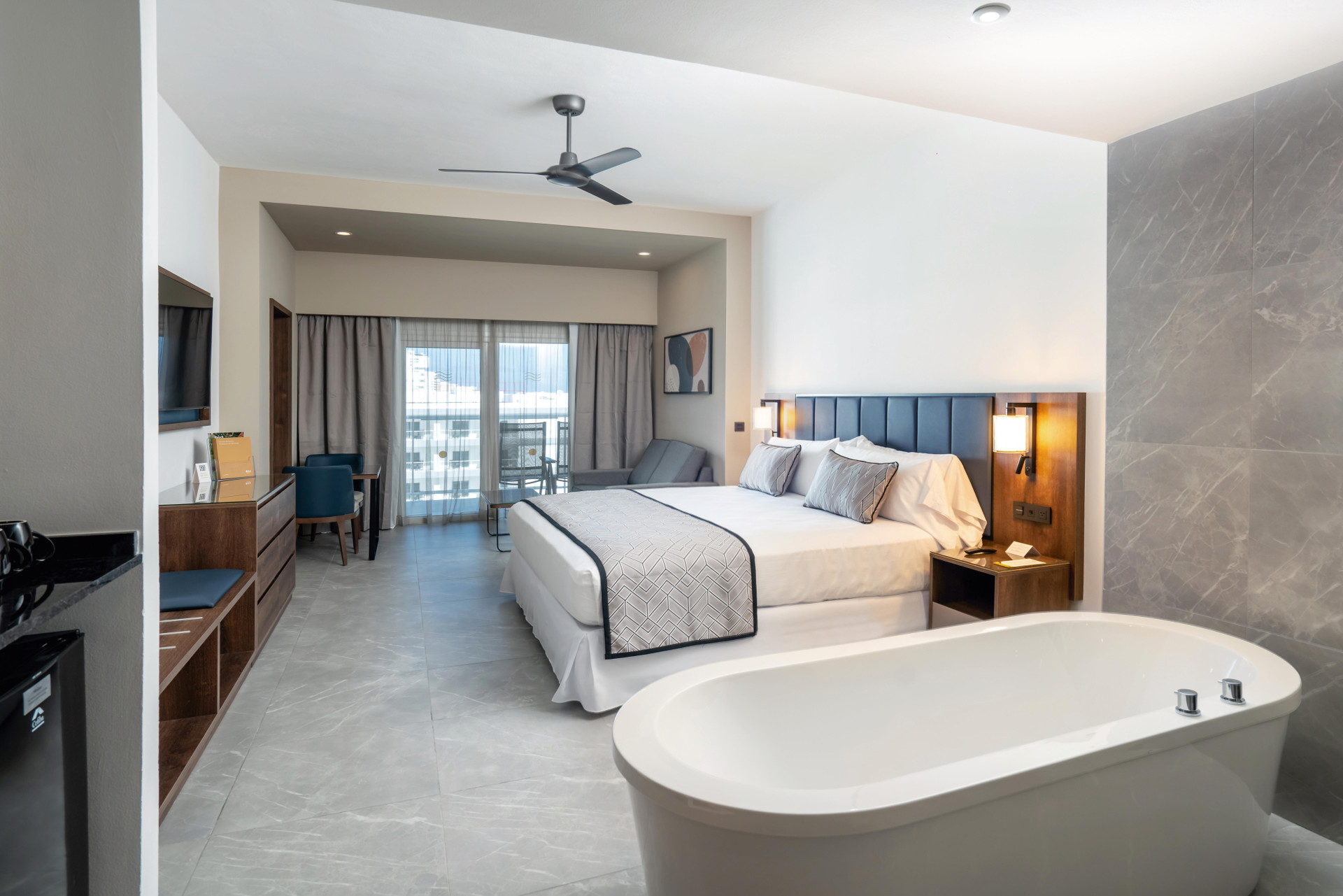 Suite Júnior con Vista Parcial del Mar