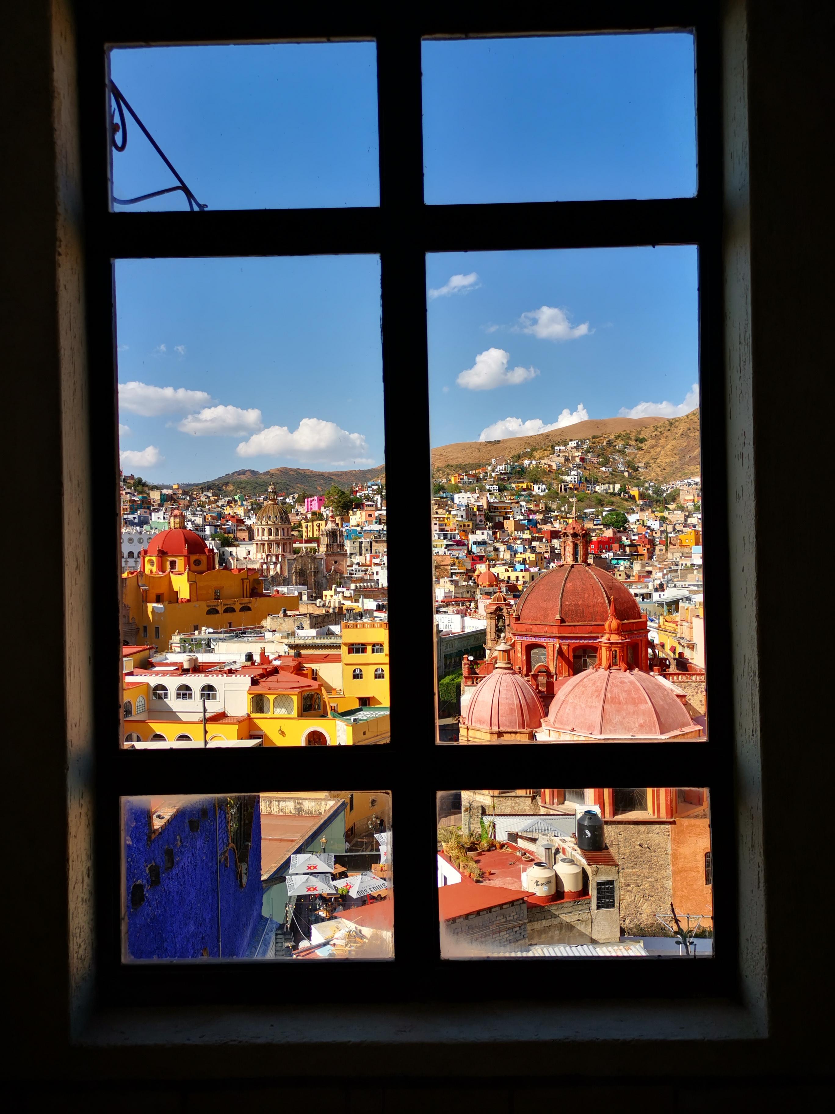 image-housing-carousel