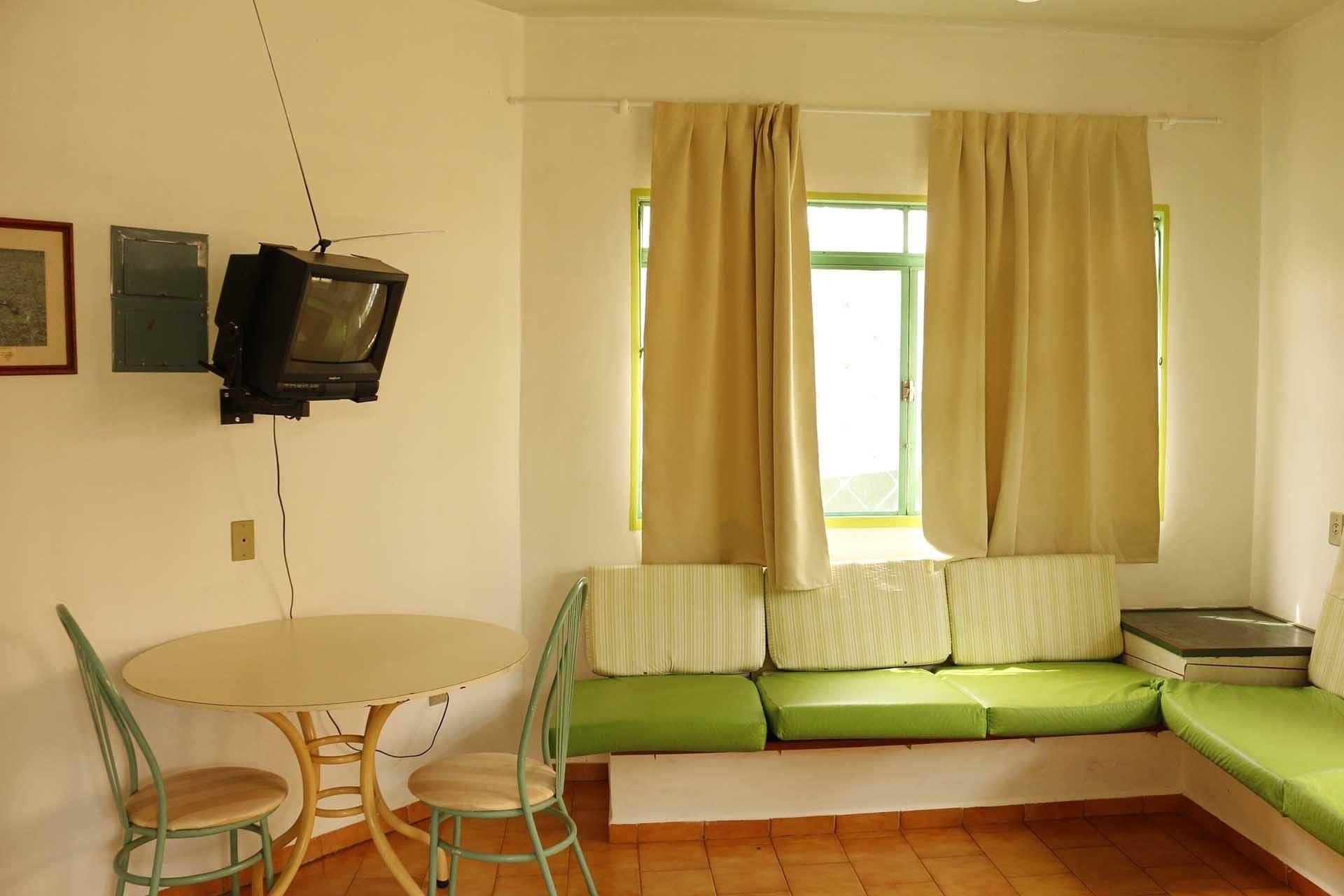 image-housing-carousel