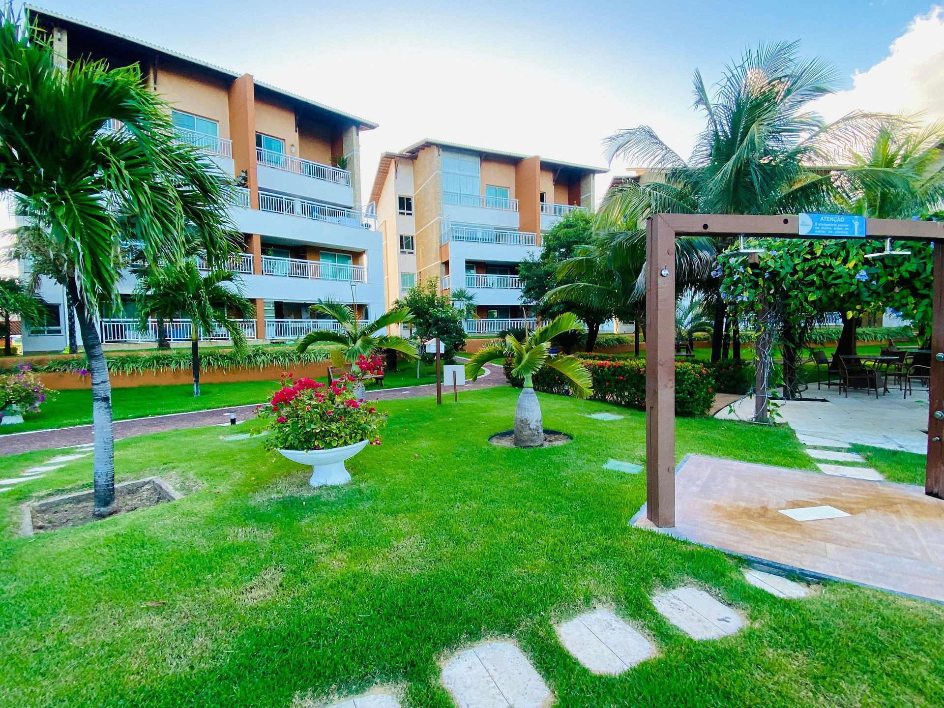 image-housing-carousel