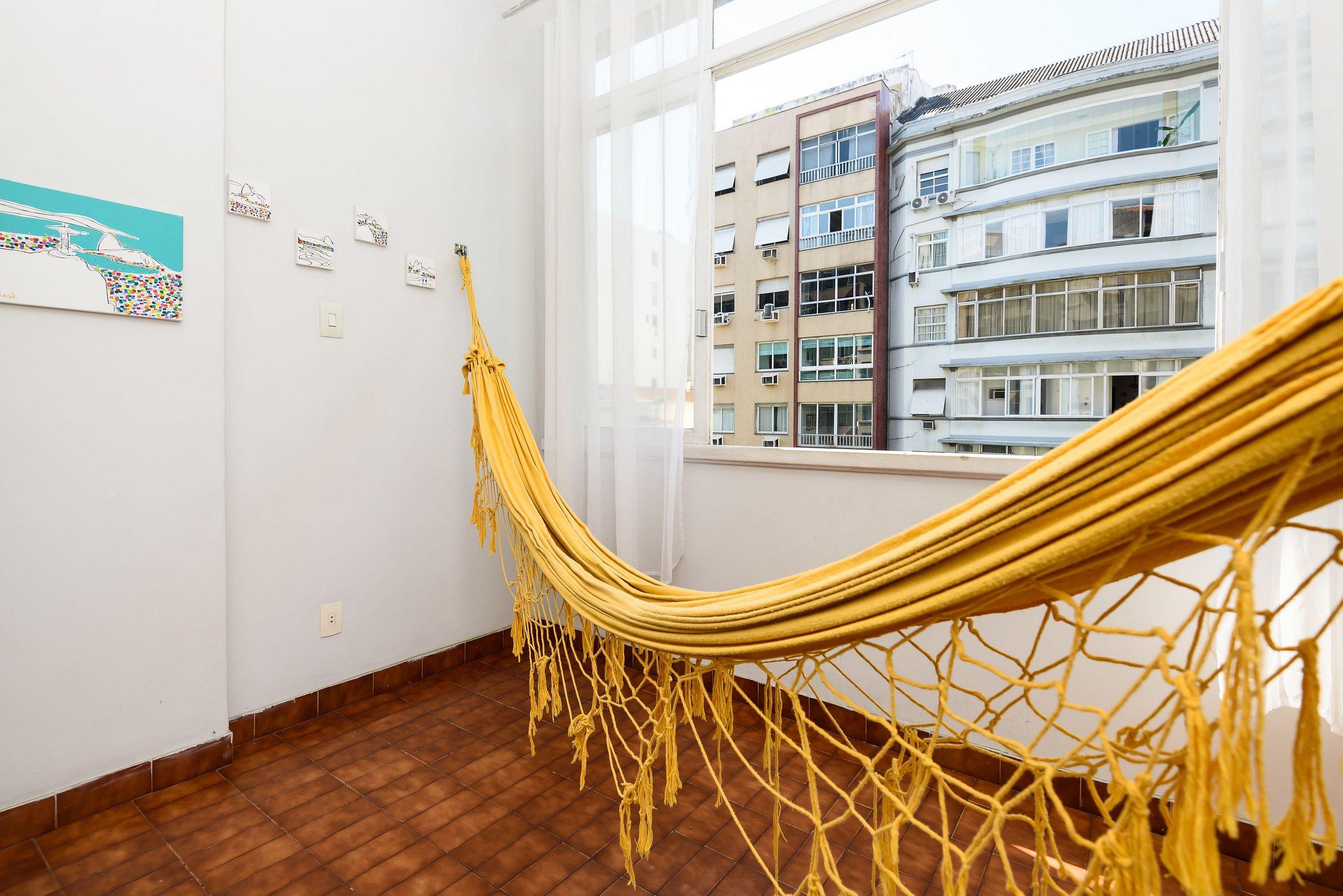 image-housing-carousel