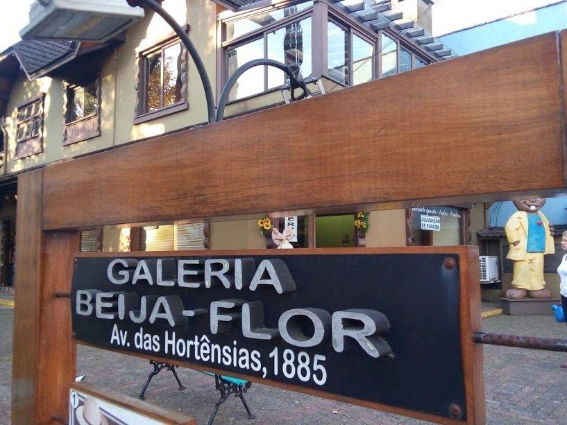 image-housing-carousel