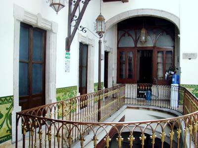 image-housing-carousel