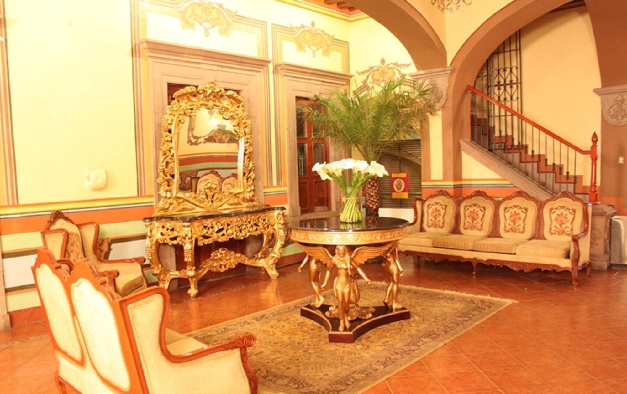 image-housing-carousel