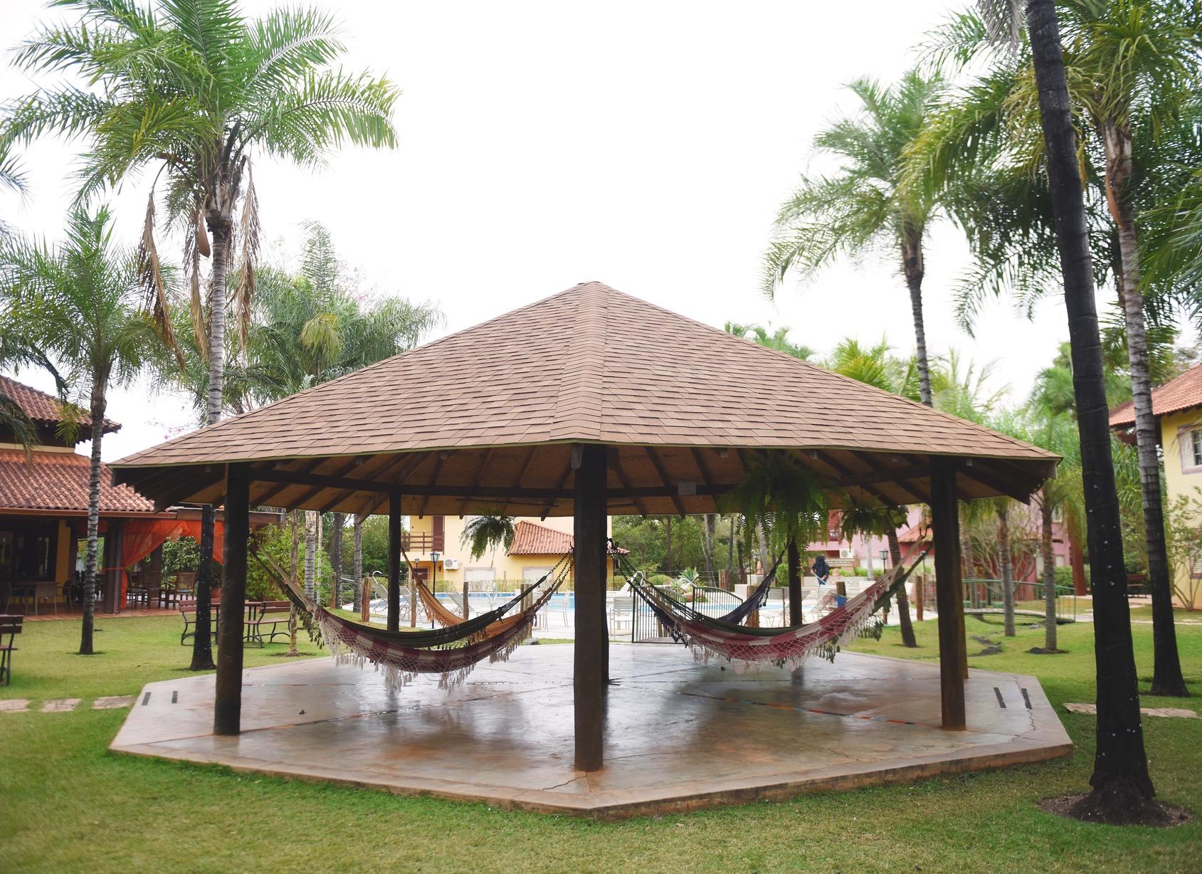 image-housing-carousel