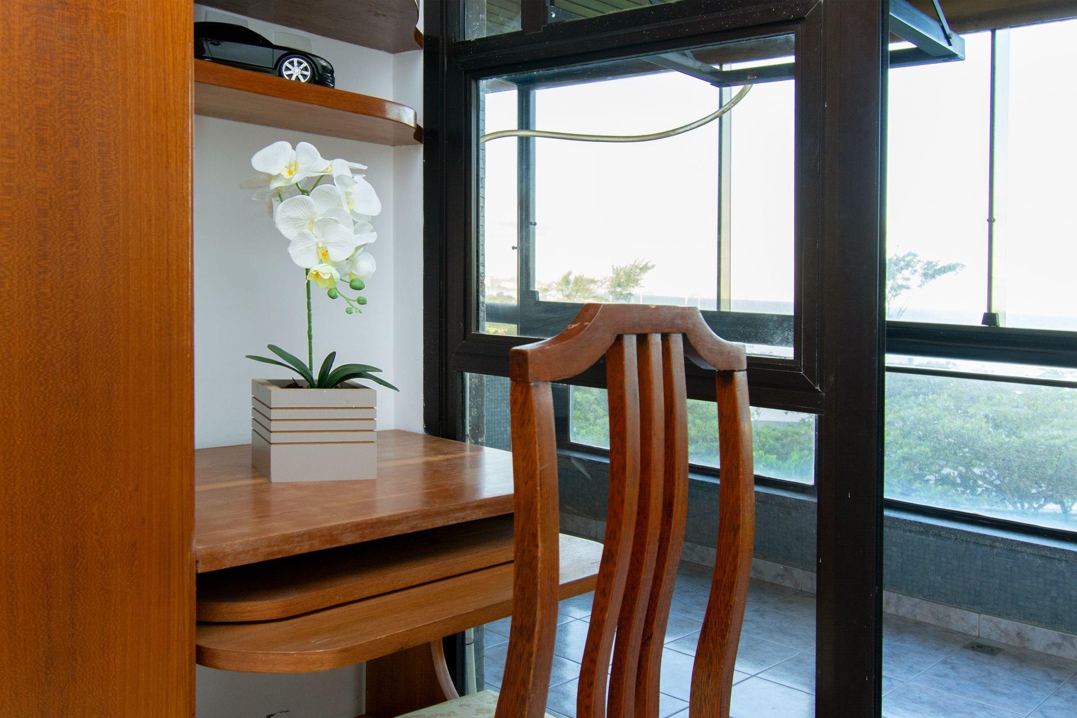 image-housing-carousel