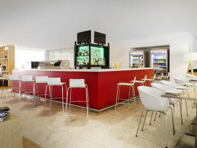 image-housing-carousel