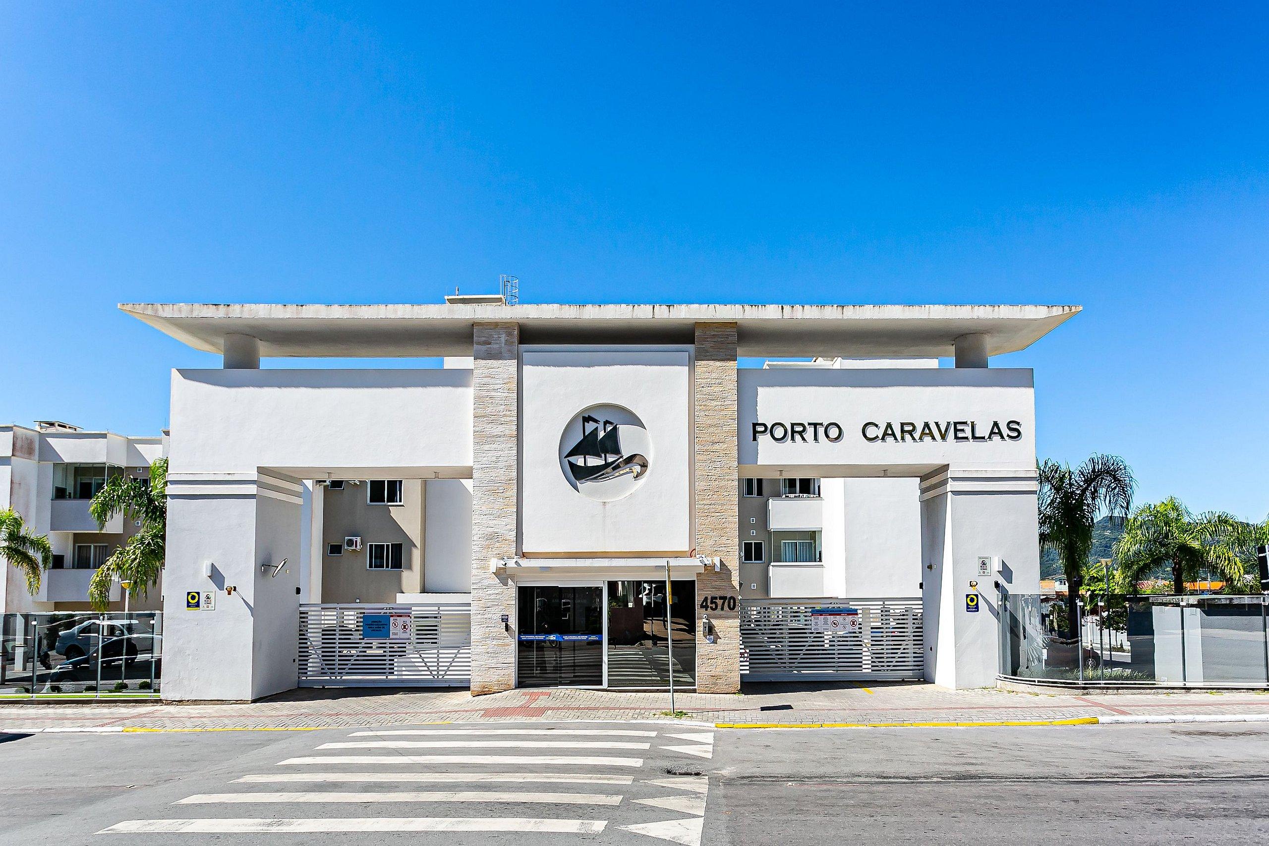 image-housing-carousel