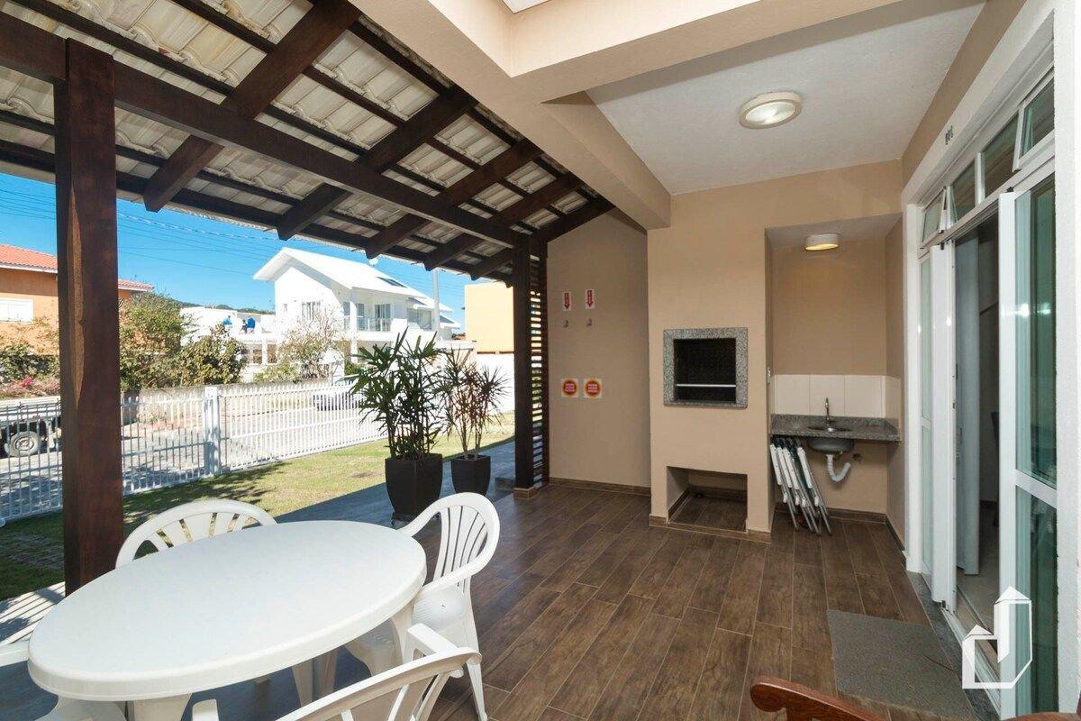 image-housing-carousel