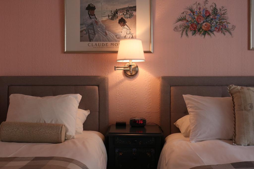 image-housing-carousel