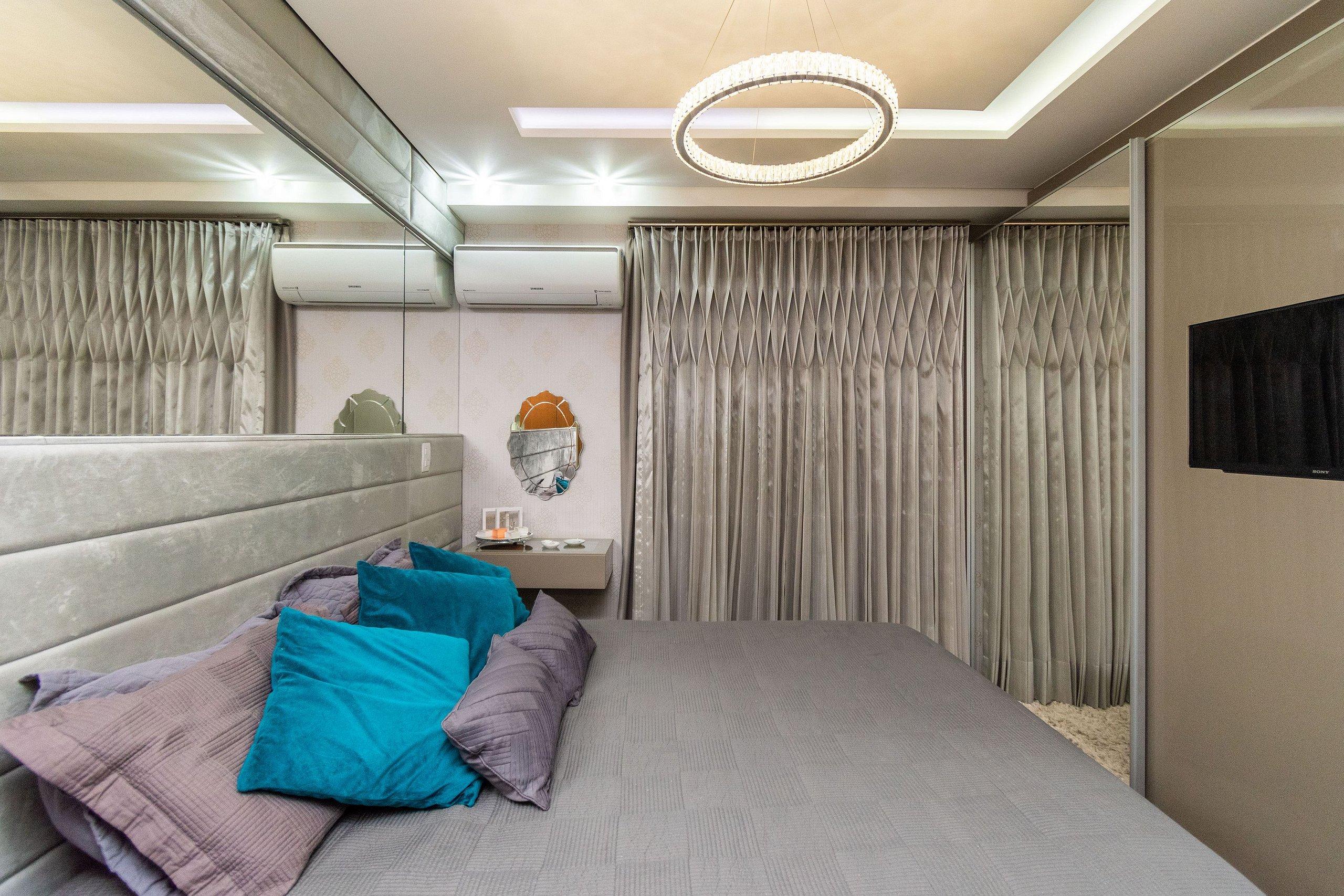 image-housing-carousel