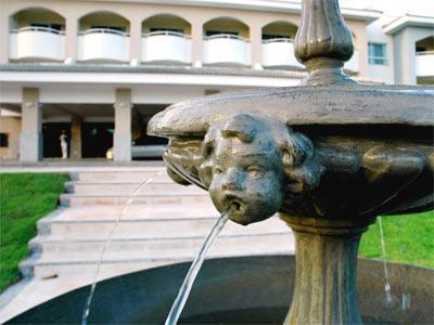 image-housing-carousel