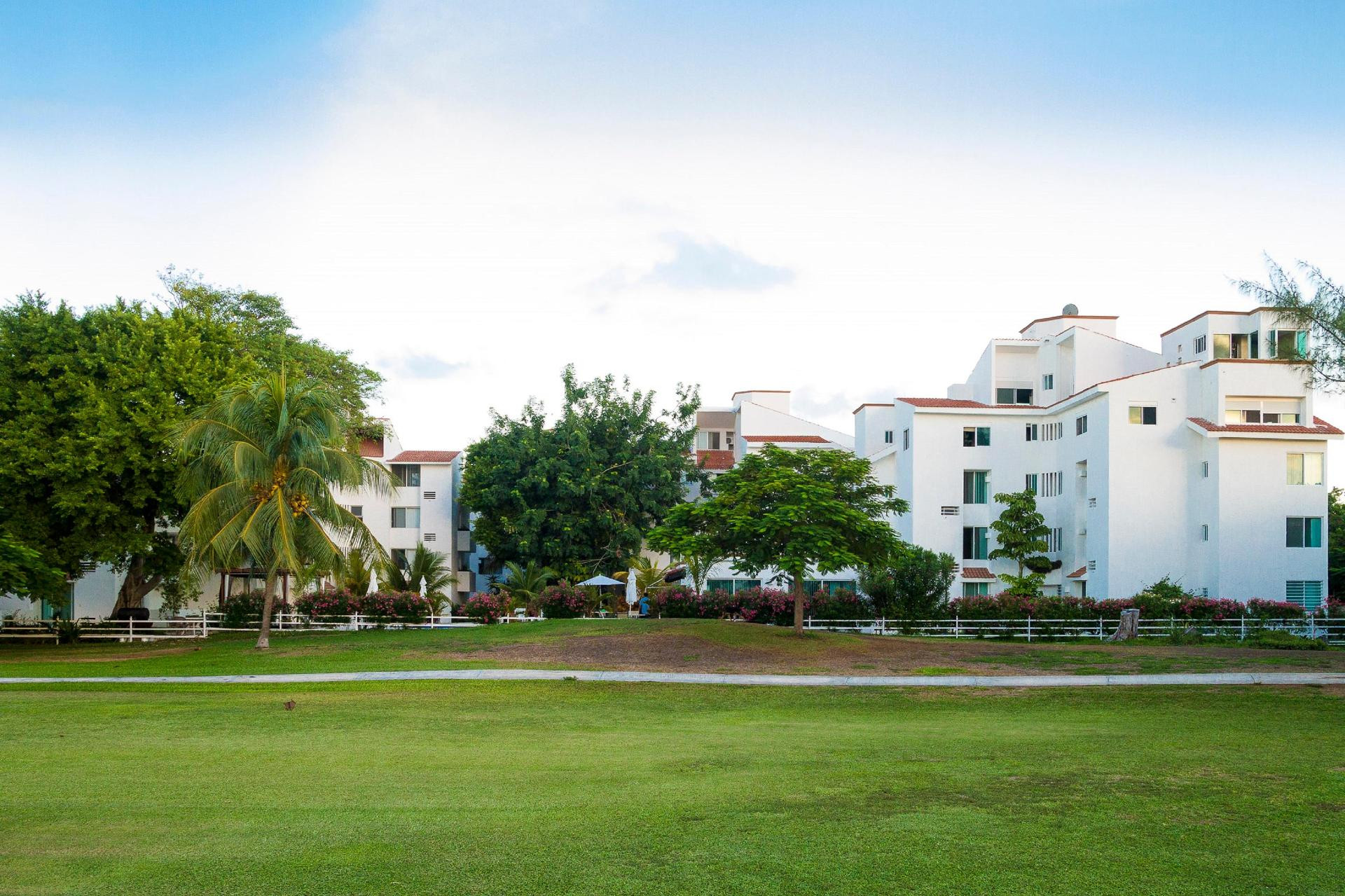 Las Gaviotas Hotel & Suites