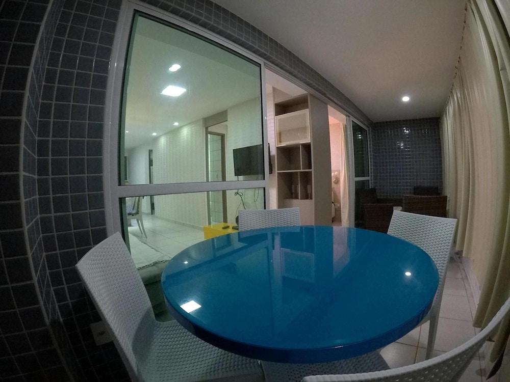 image-housing-carousel