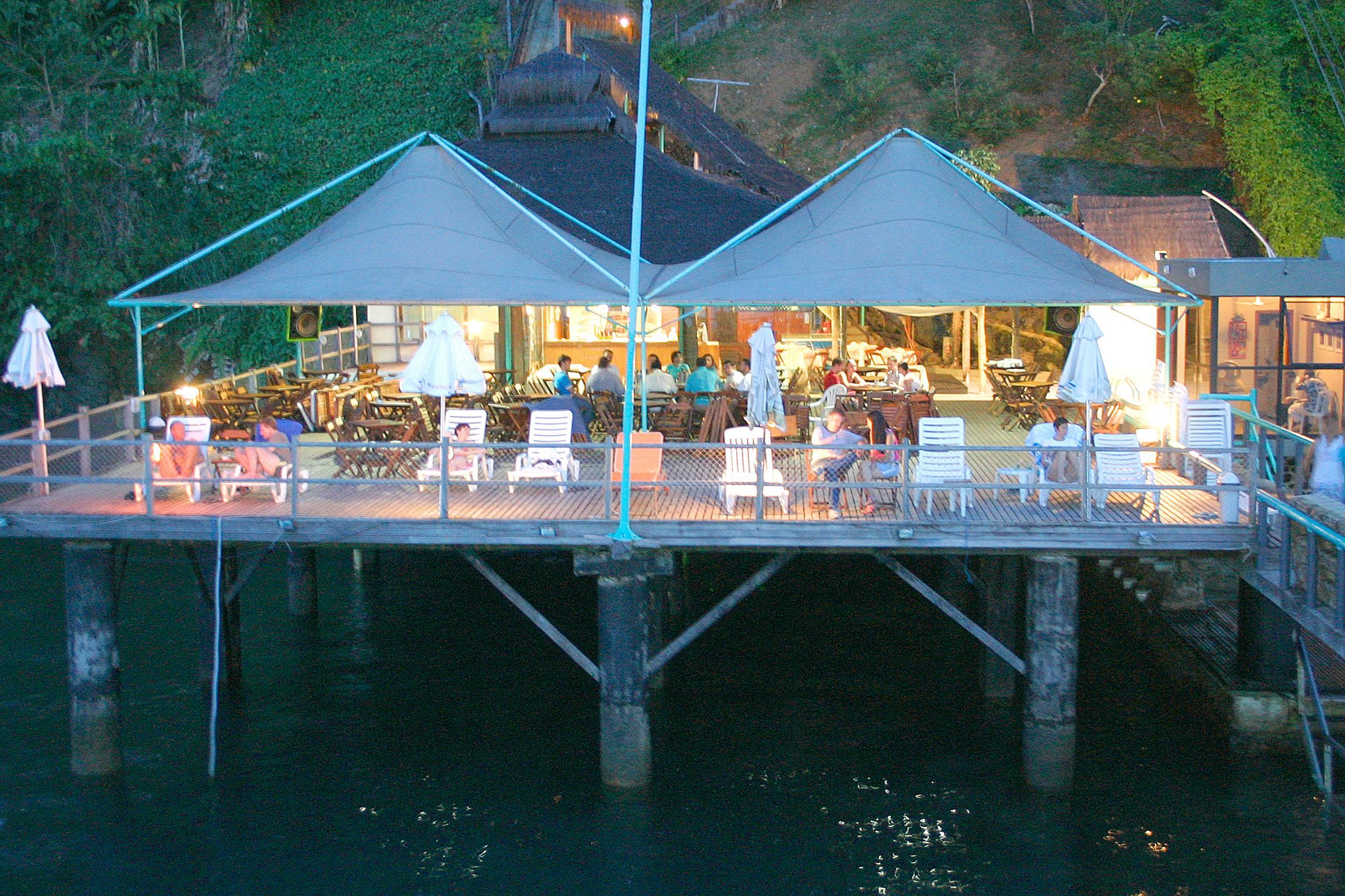 image-housing-carousel