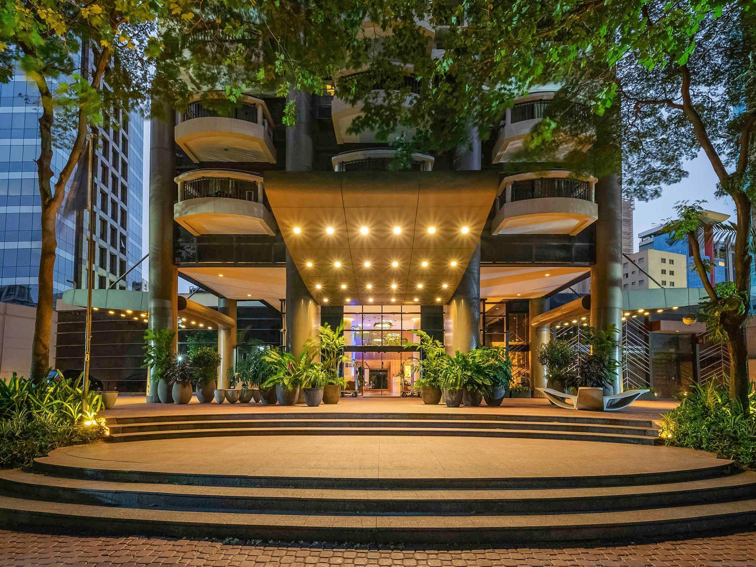 image-housing-carousel