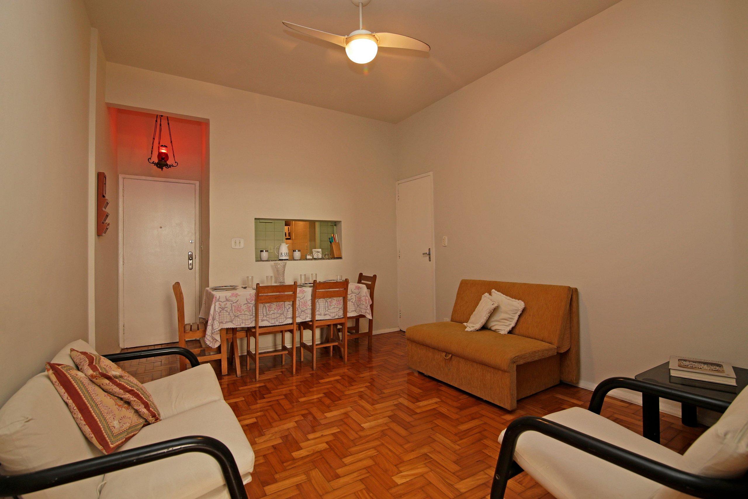 image-housing-carousel