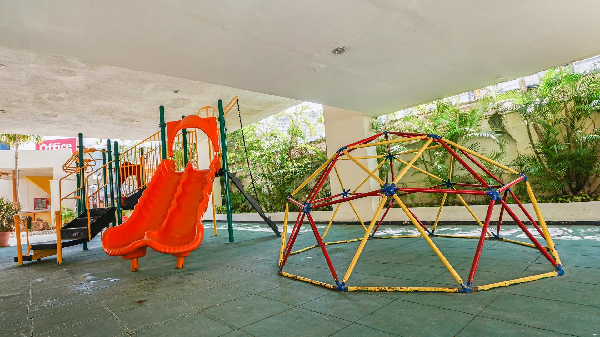 image-housing-carousel