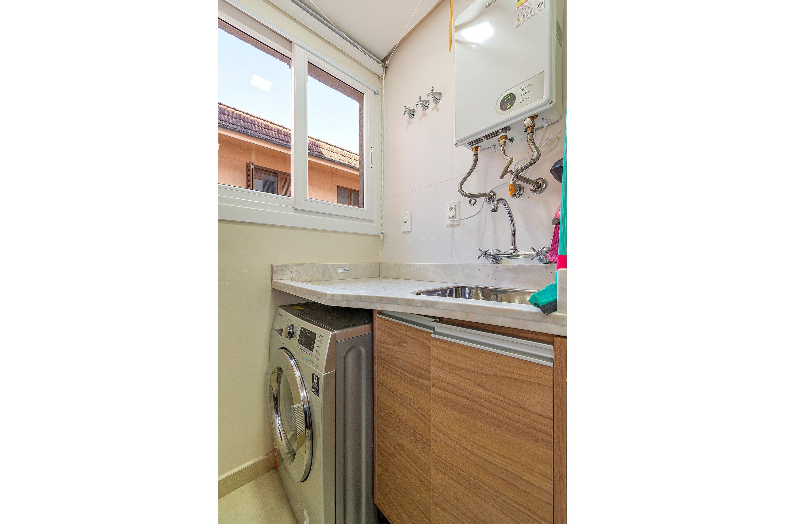 image-housing-carousel