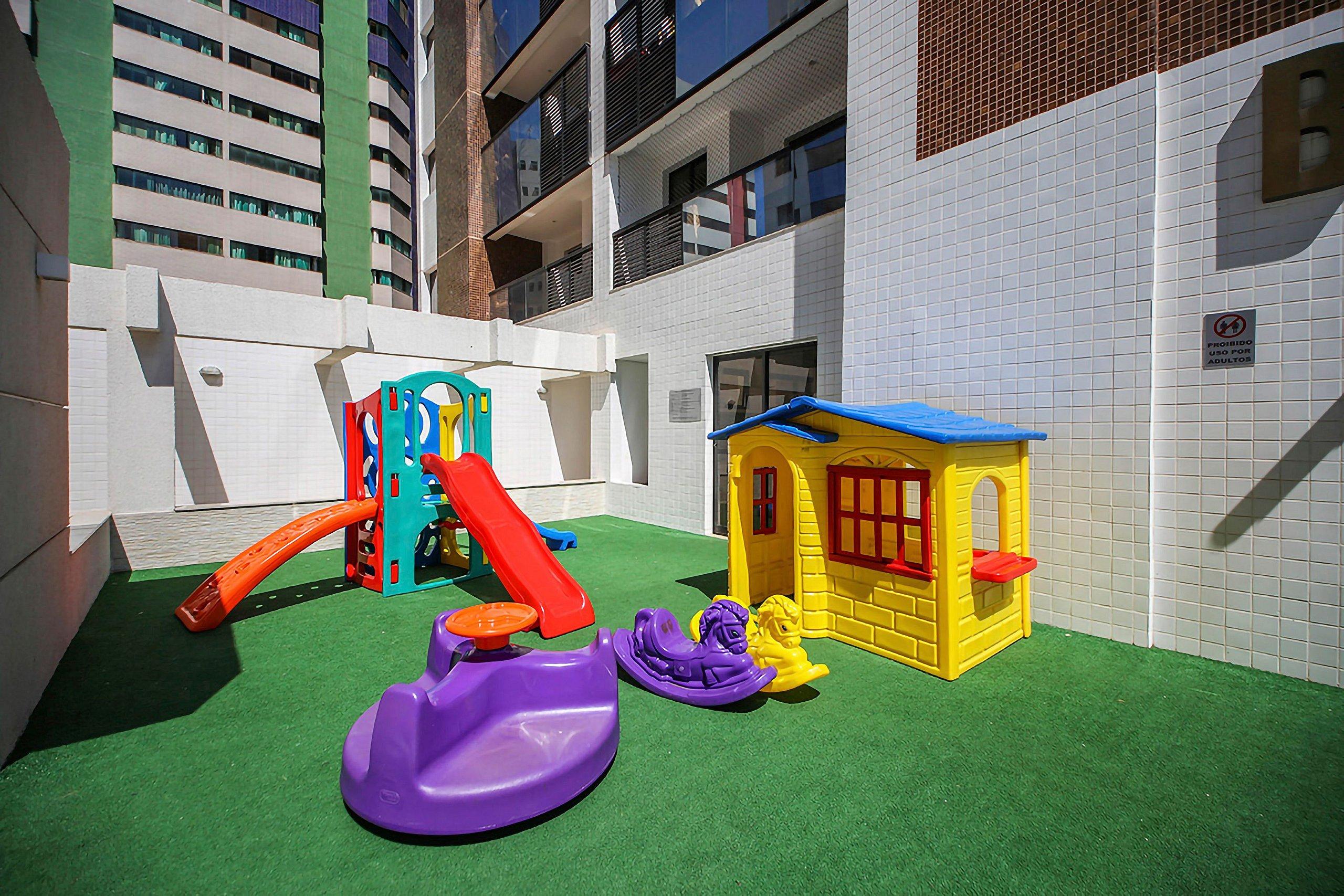 image-housing-carousel