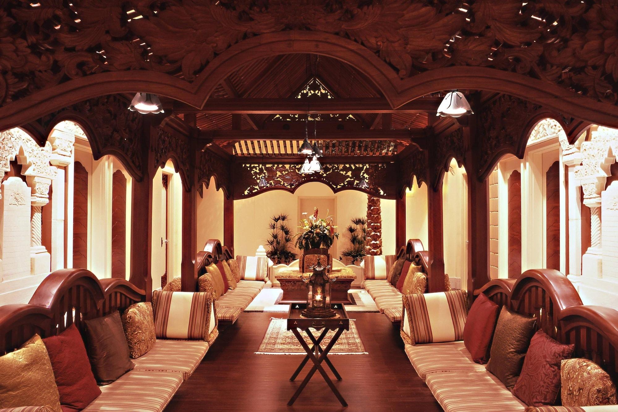 image-housing-carousel