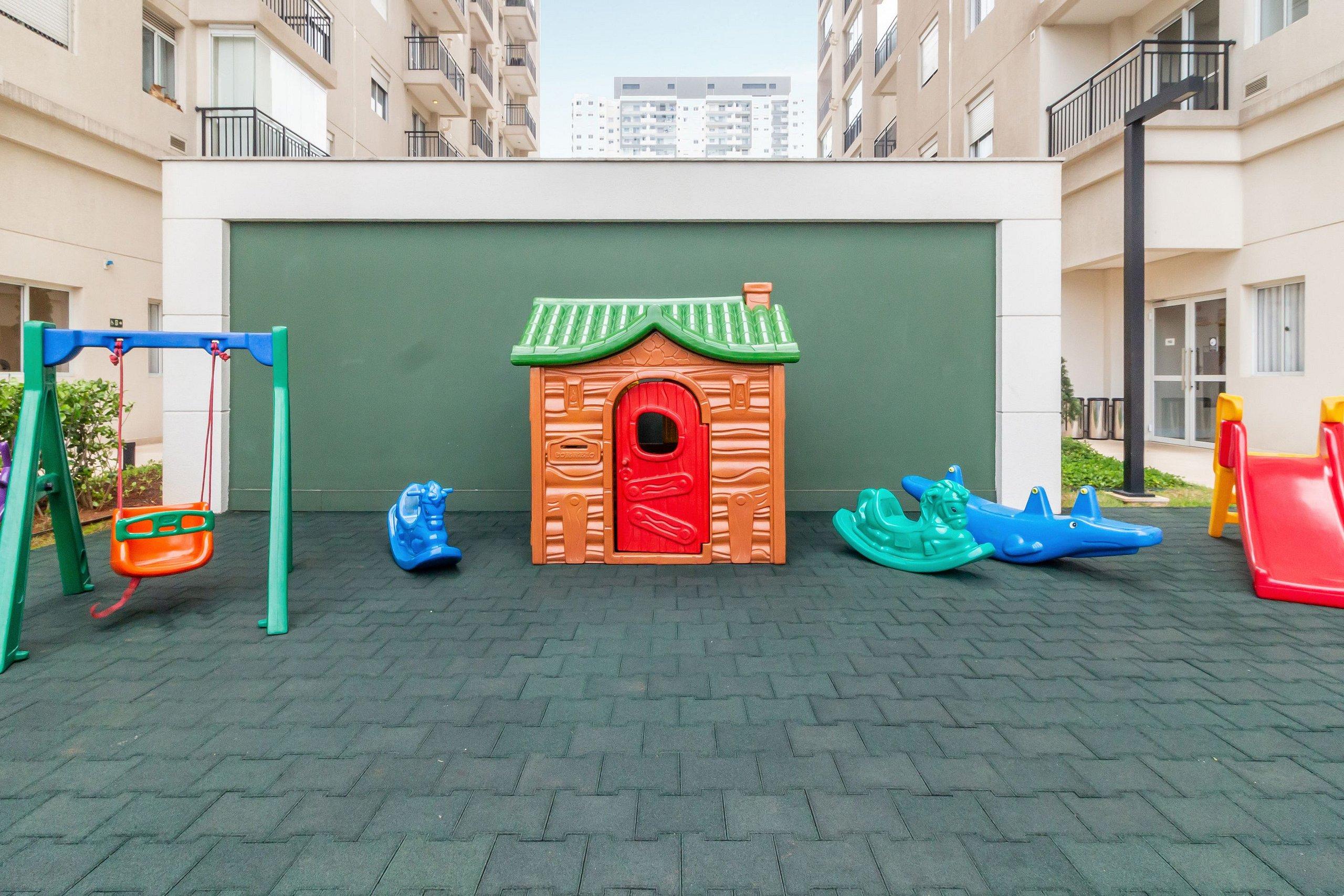 image-housing-carousel