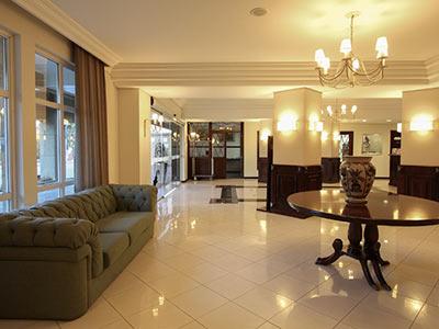 image-housing-carousel