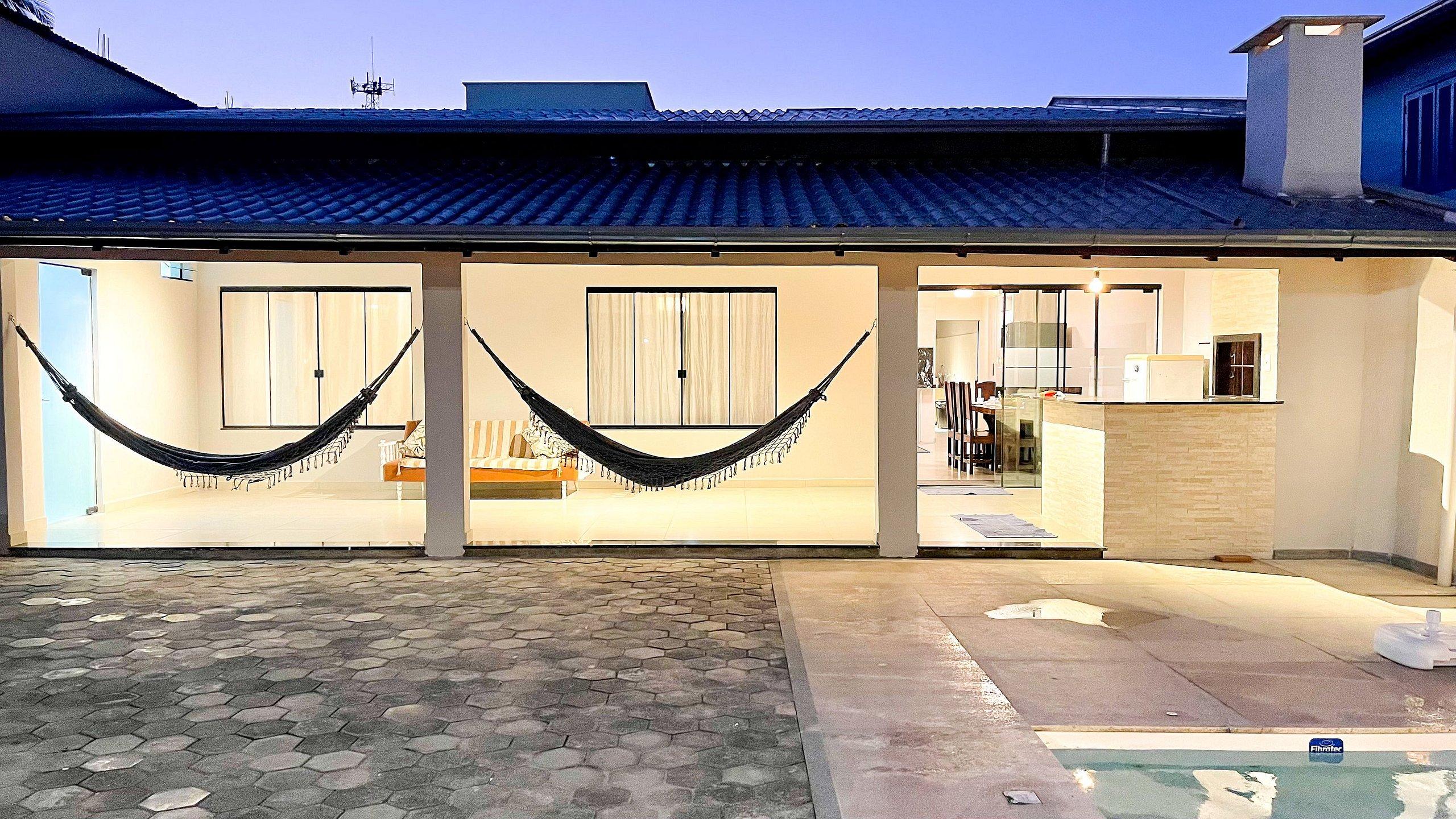 image-housing-carousel
