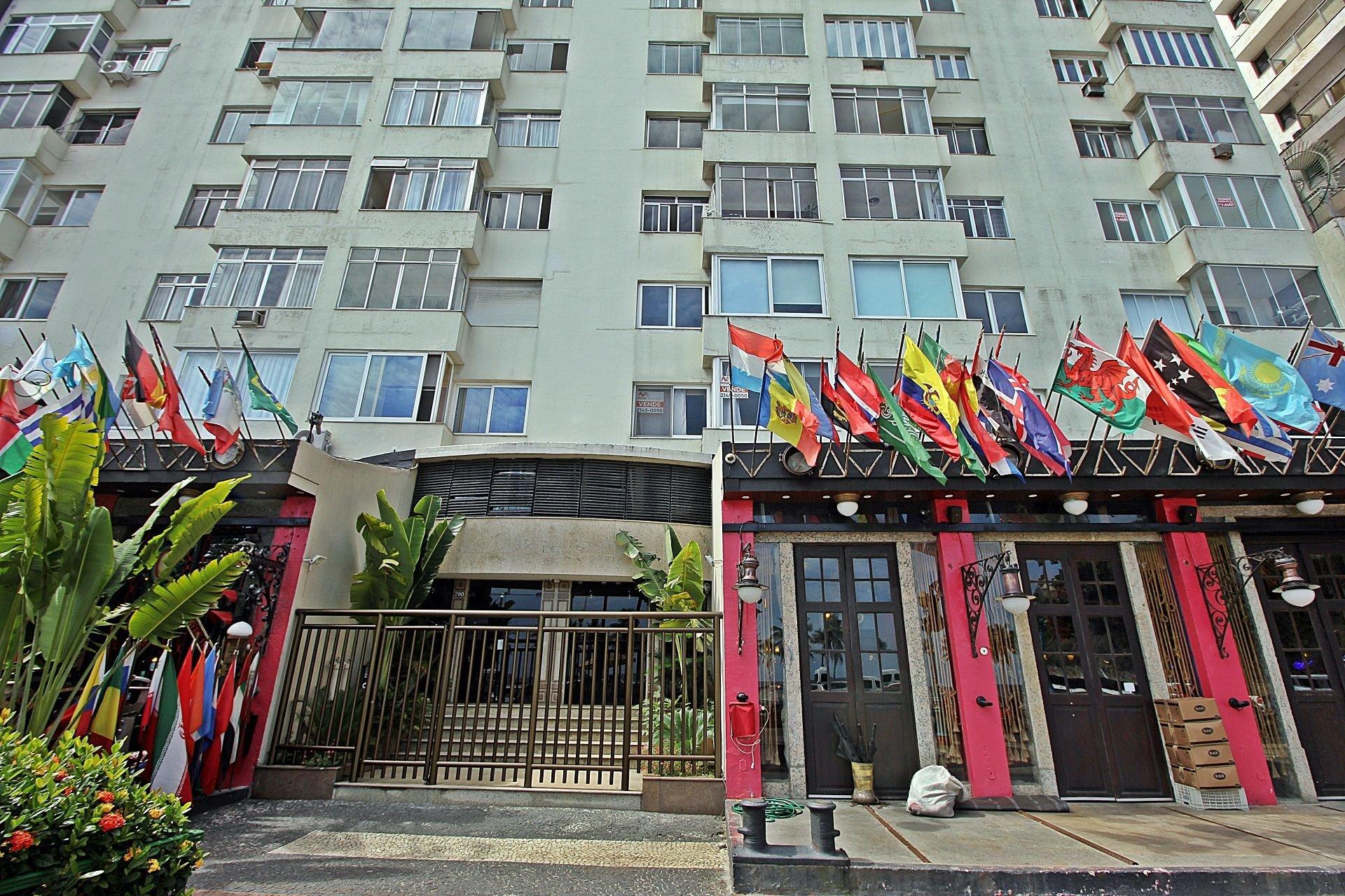 image-housing-carousel