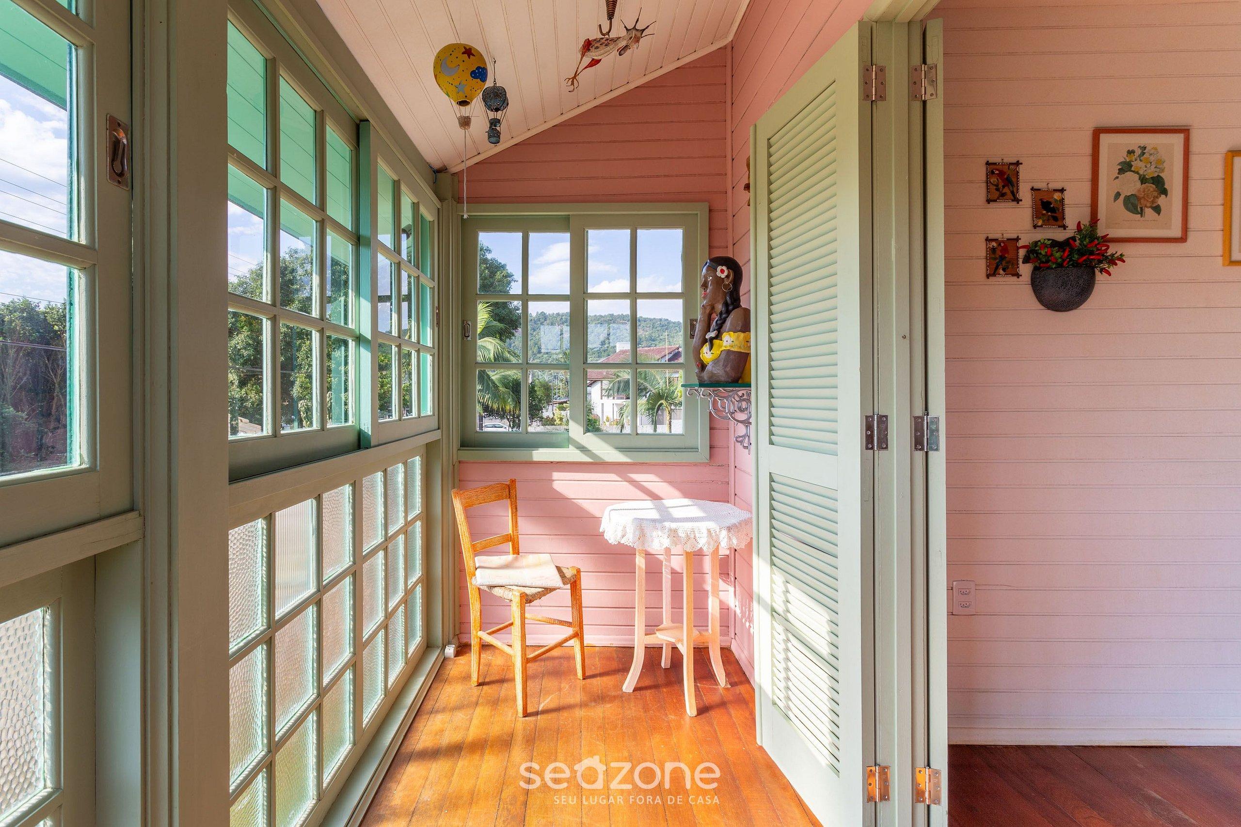image-housing-carousel