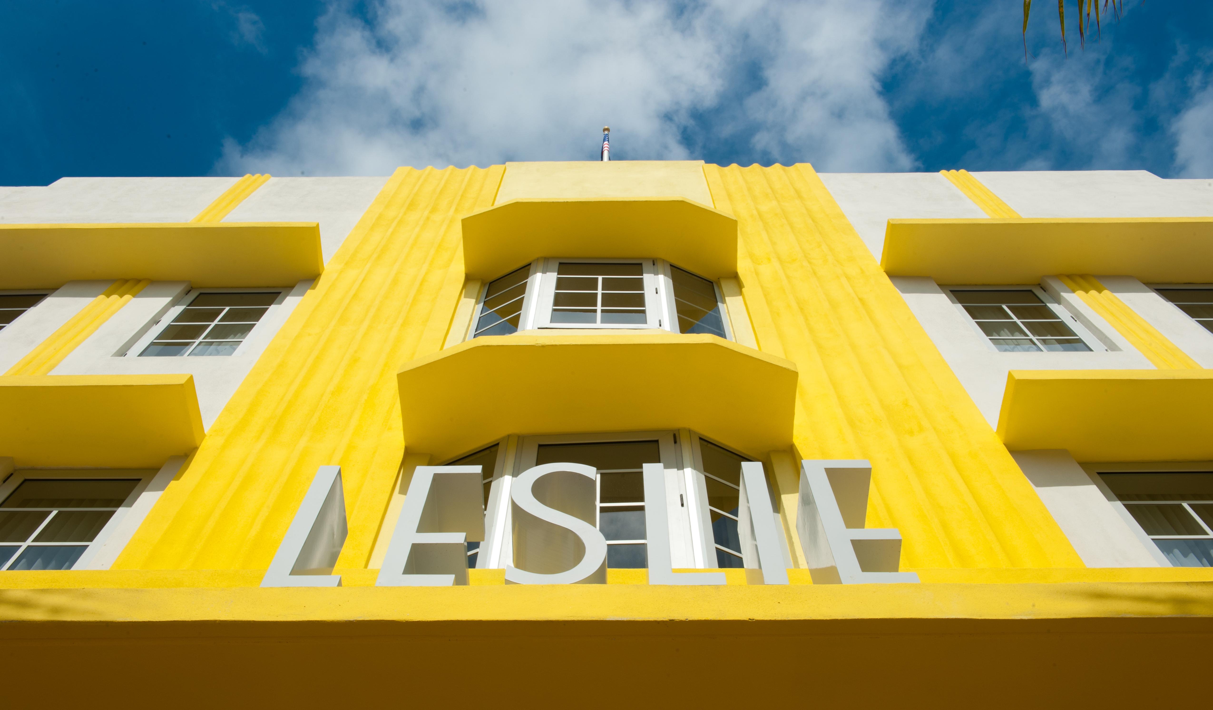 image-housing-carousel