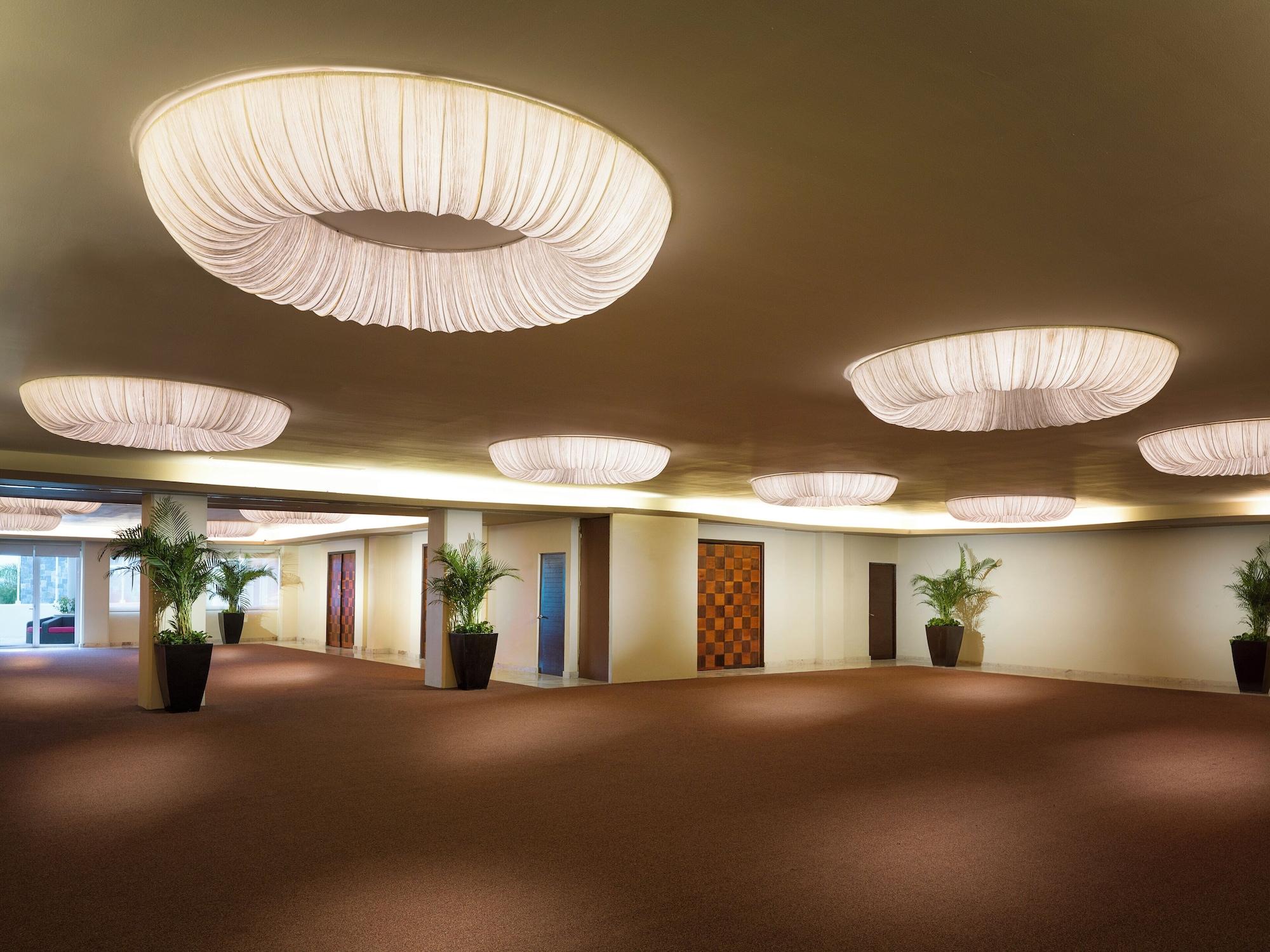image-housing-carousel