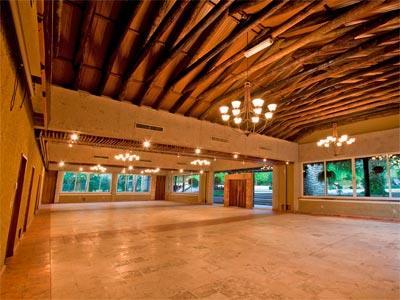 image-housing-carousel