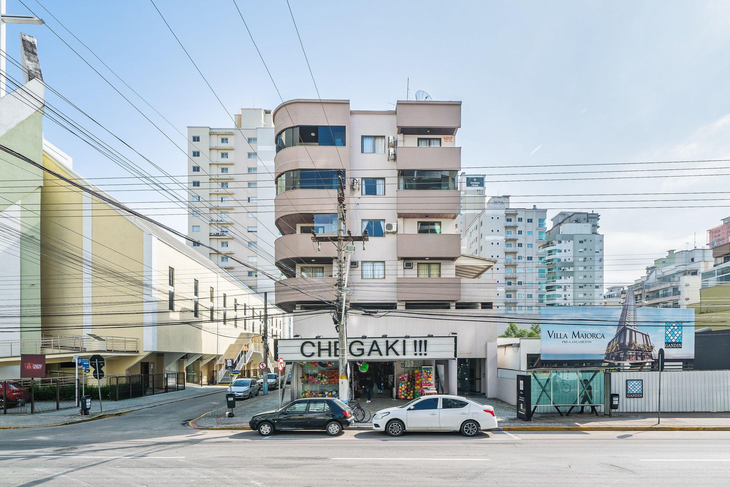 image-housing-carousel