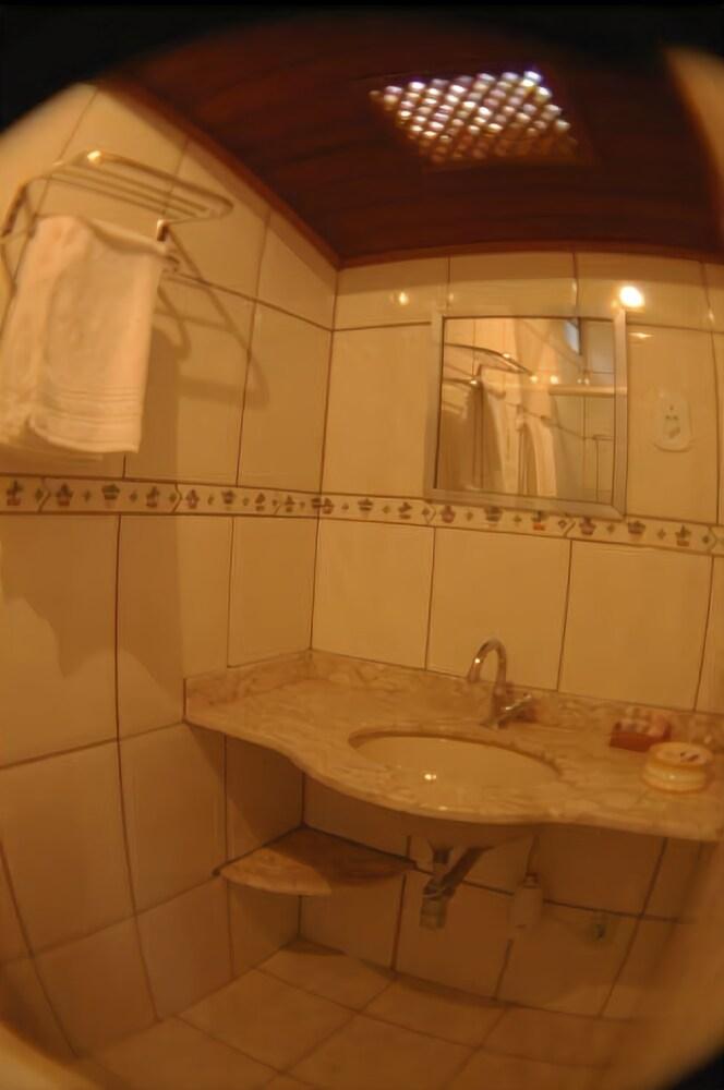 image-housing-carousel