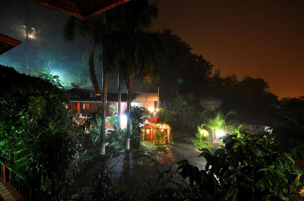 image-housing-carousel