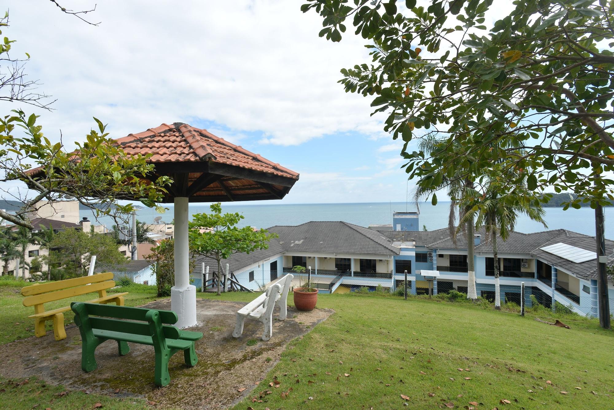 image-housing-carousel