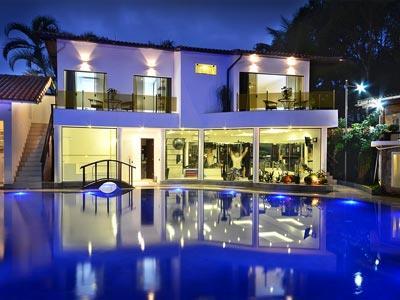 image-housing-carousel