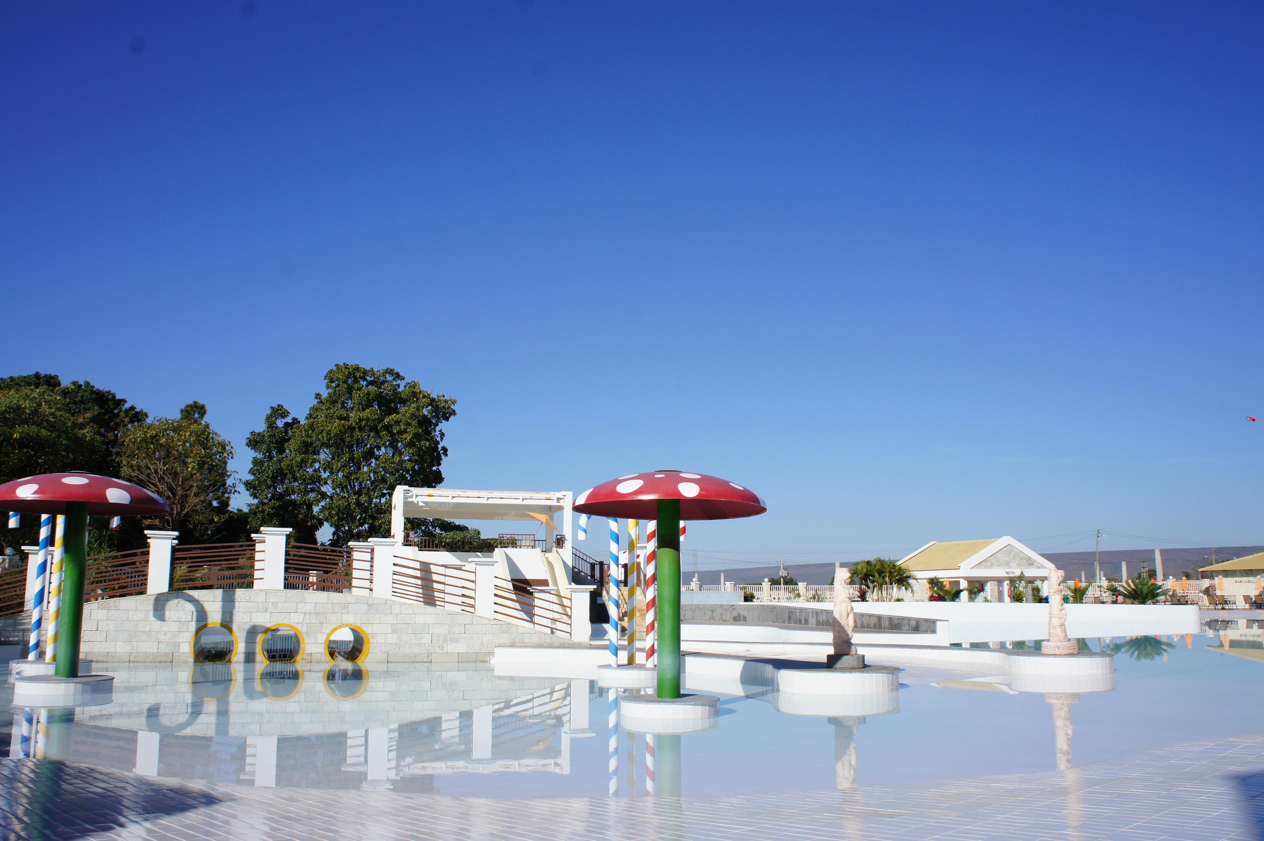 image-housing-carousel