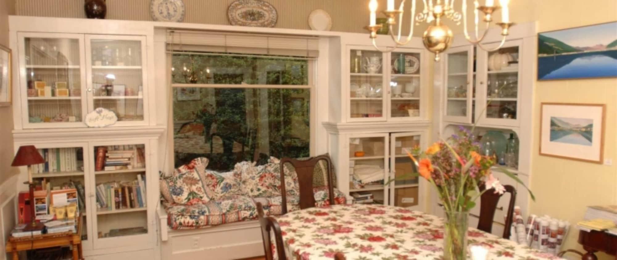 image-housing-carousel