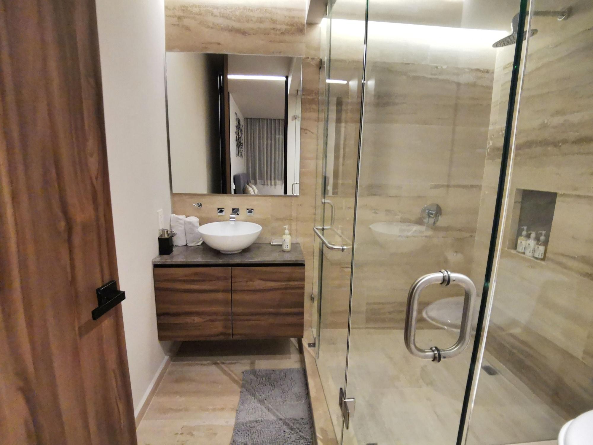 Departamento de lujo, 1 habitación, balcón, vista a la ciudad