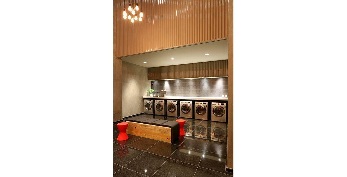 image-housing-carousel